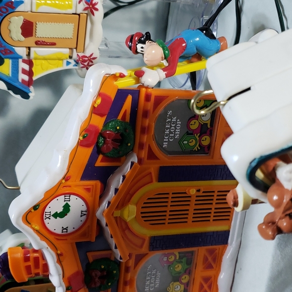 1993 Mickey’s Clock Shop Animated Disney/ Mr. Christmas Musical Display - Picture 7 of 7